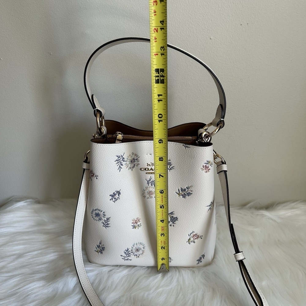 Coach Small Town Bucket Chalk White Floral Pebbled Leather Crossbody Excellent - Picture 13 of 14